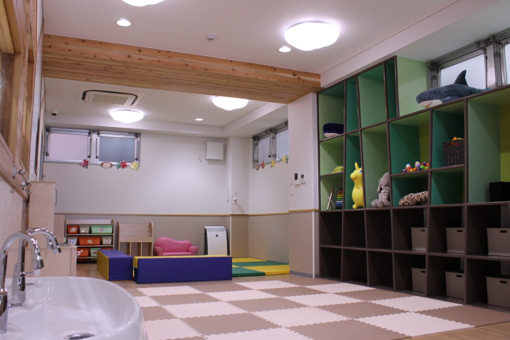 玄関からプレイルームまで、全体を見渡せます。