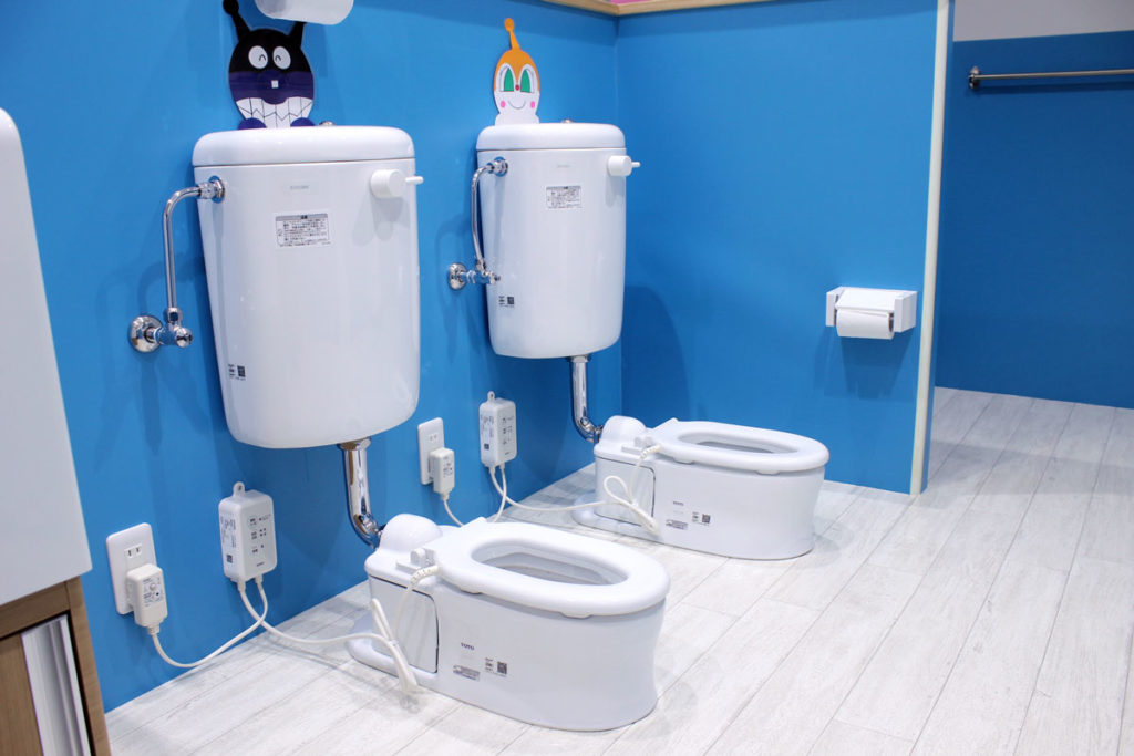 トイレは子ども達に合わせたサイズ、清潔感があり可愛い空間♪