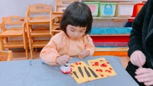 壁面製作で鬼のパンツを作りました!|大阪・上本町の保育園レオラ