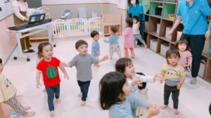 5月の英語リトミック教室♪|大阪・上本町の保育園レオラ