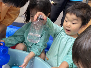 ☆みずあそび☆｜大阪・上本町の保育園レオラ